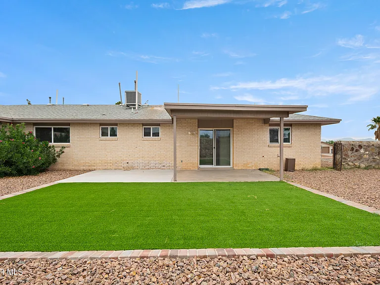 7139 Orizaba Ave — Photo 19