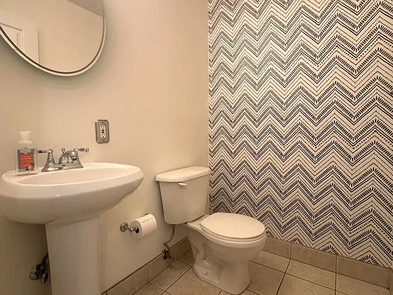 932 Westminster St NW — Photo 9