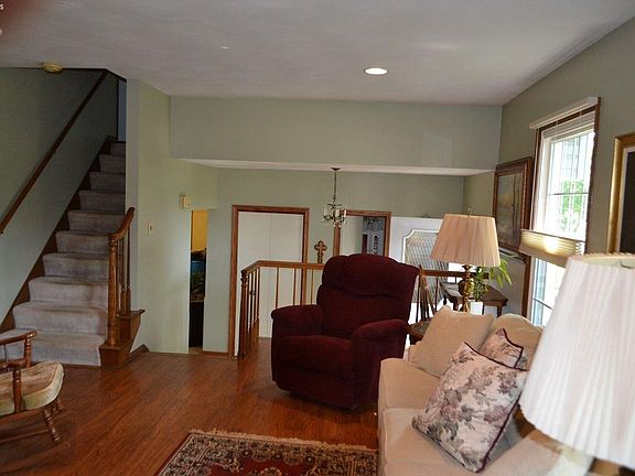 3rd image of 4612 Kingsley Cir E