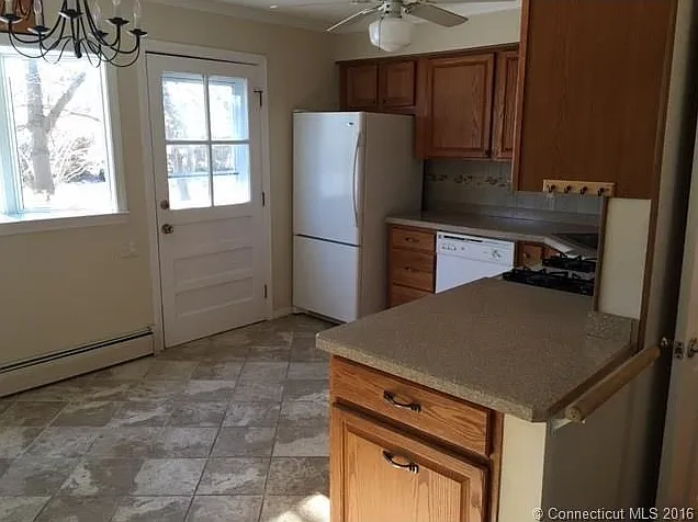 2 bed, 1.5 bath, 1350 sqft, $2,100 — Photo 3