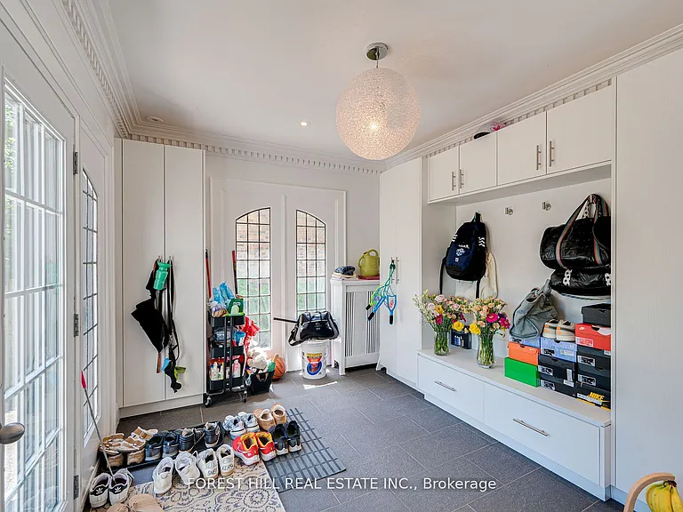 319 Glenayr Rd — Photo 12