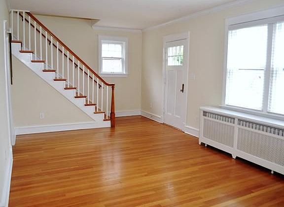 LR- Sun-lit & spacious