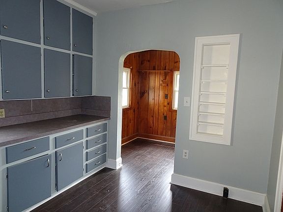 3rd image of 172 Clover Ave