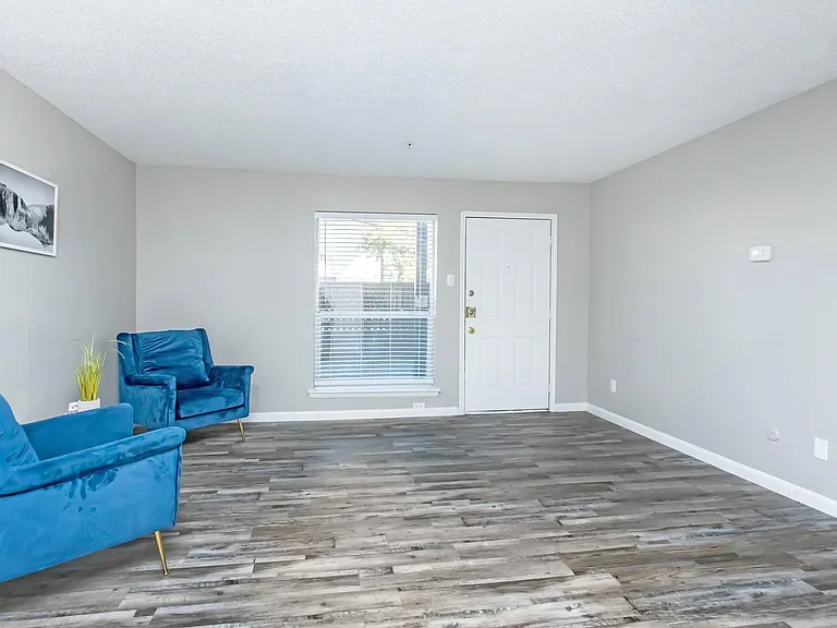 Sierra Heights Apartments — Photo 24