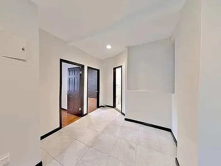 85 Pitt St #11B — Photo 4