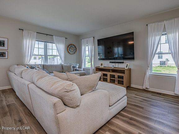 4th image of 402 Mitchell Ave