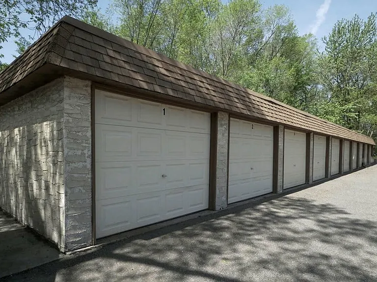 Twin Lakes Apartments — Photo 18