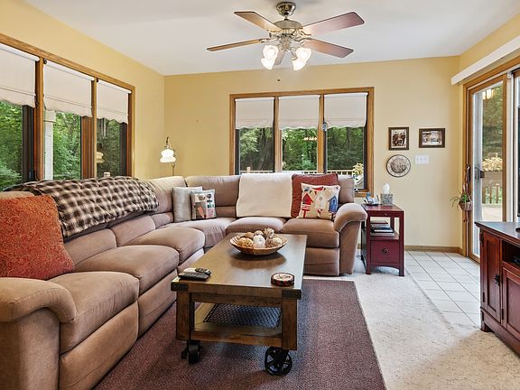 3rd image of 32841 Nikki Ln