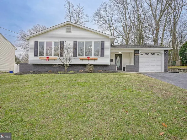 18 Sheffield Ln, Turnersville, NJ 08012