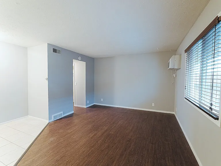 Marshall Apartments — Photo 16