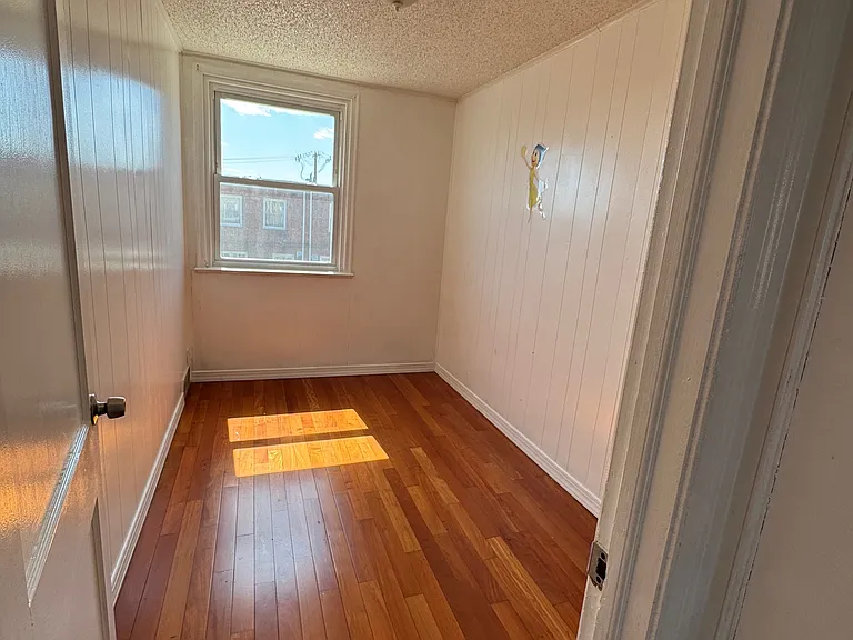 2212 Brighton St — Photo 7