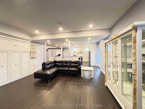 5th image of 33 Heintzman Cres #Basement