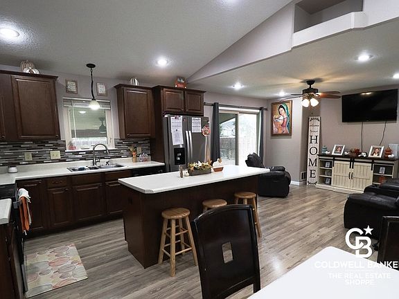 3rd image of 2320 Idlewild Way