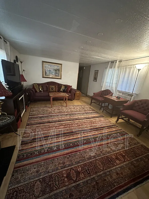 2 bed, 1.0 bath, 896 sqft, $900 — Photo 3