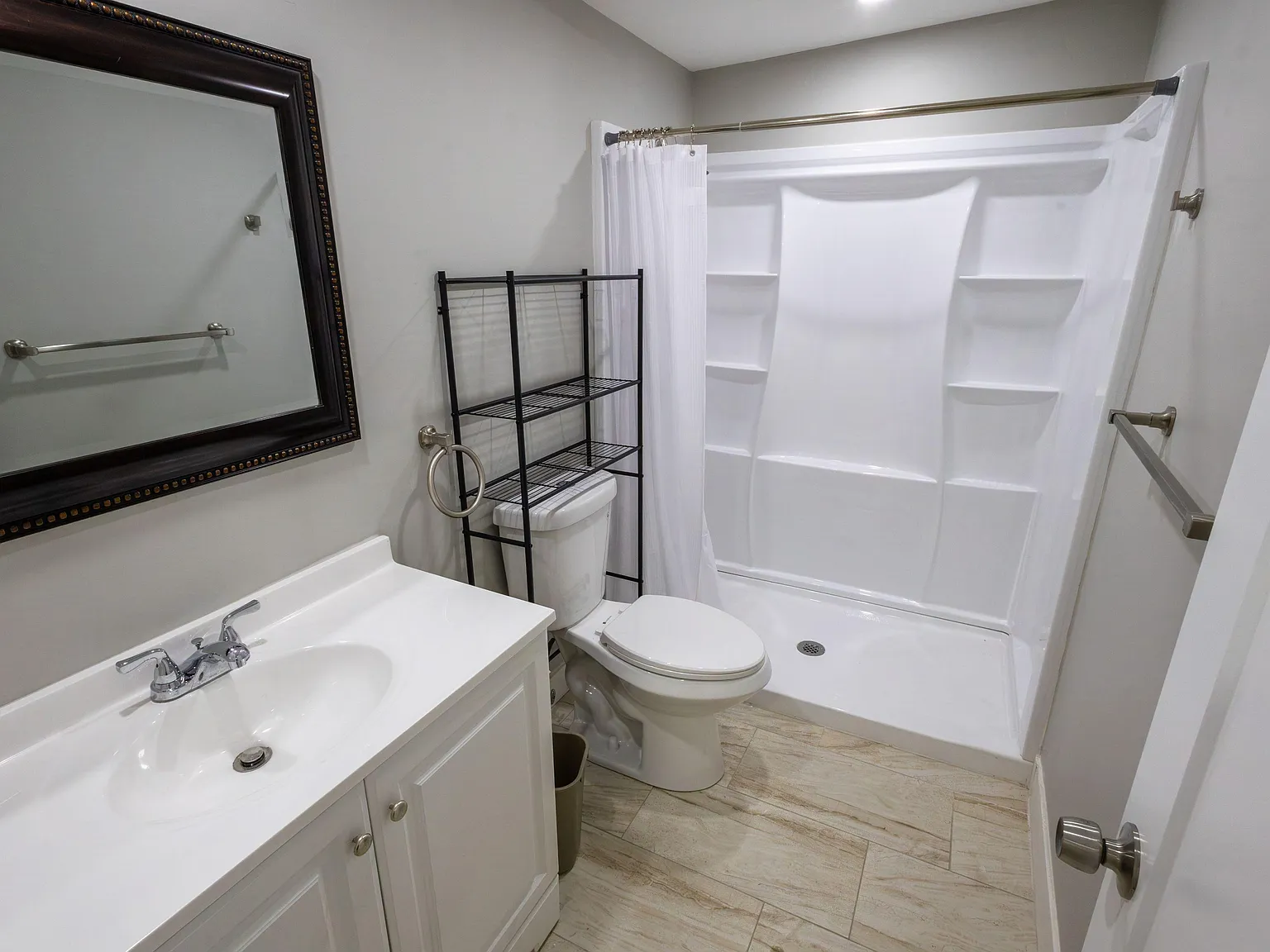 4 bed, 3.0 bath, 1600 sqft, $966 — Photo 3