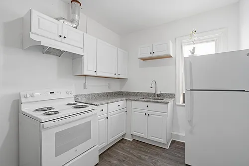 159 W Washington St Photo 1