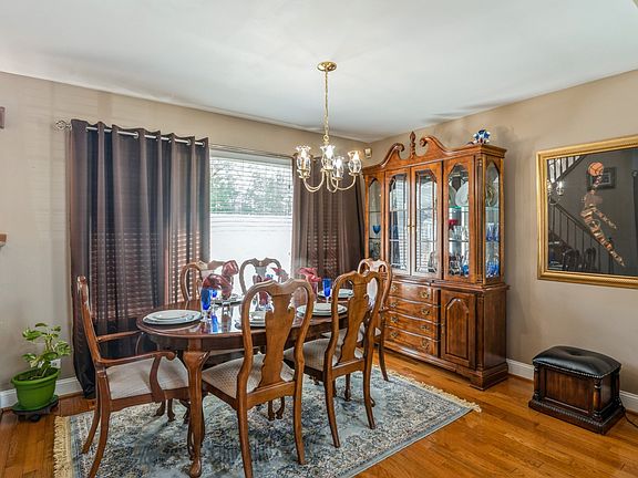 3rd image of 43 W Honeysuckle Dr