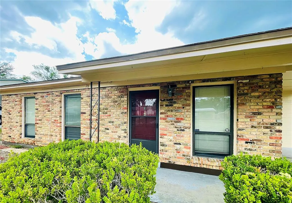 3 bed, 2.0 bath, 1248 sqft, $2,200 — Photo 1
