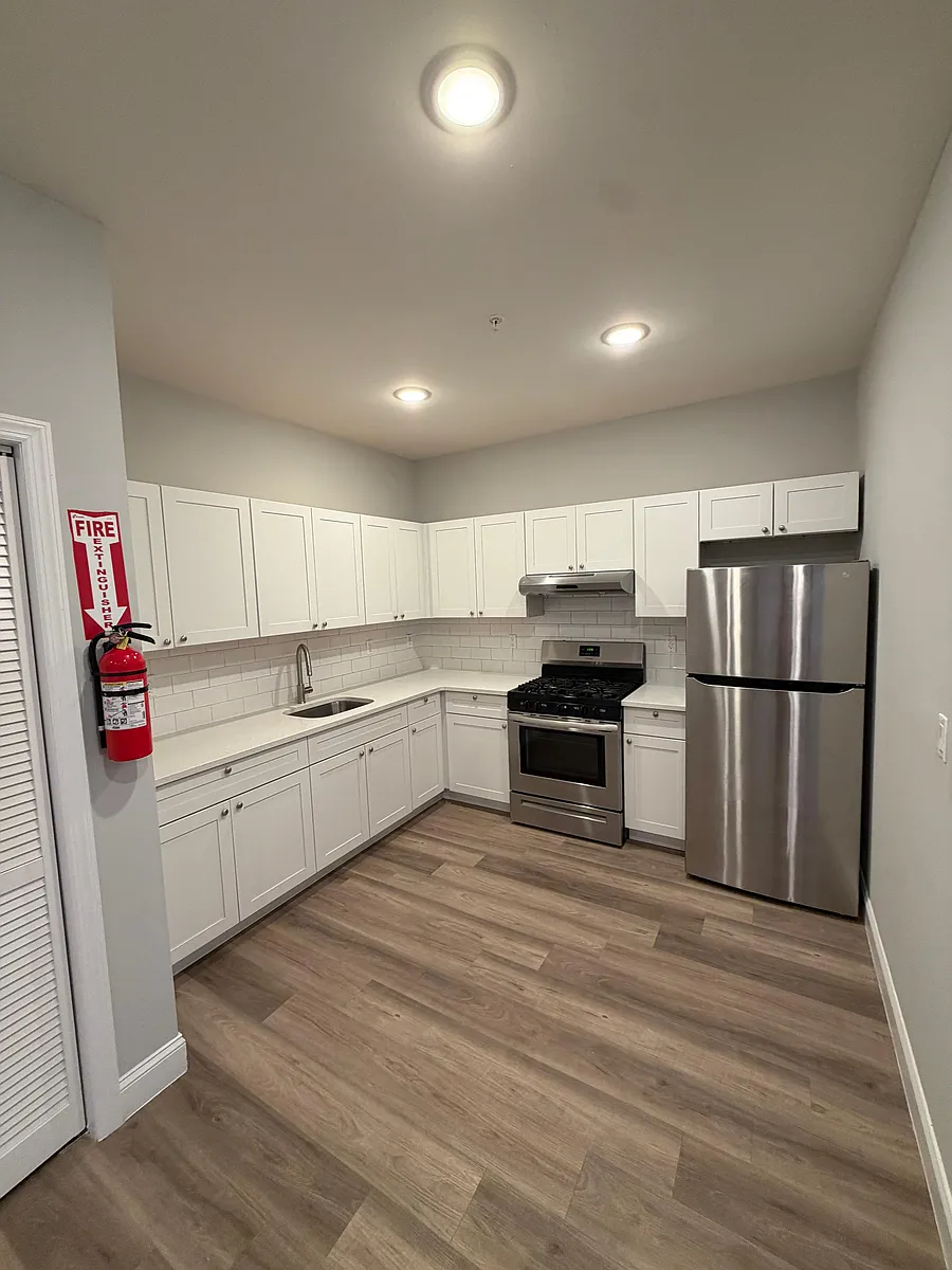 Building Photo - 242 Harrison St #3