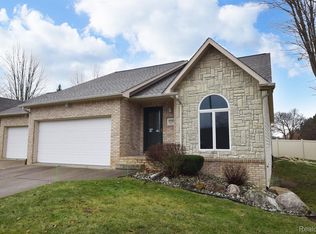 6040 Steeplechase Dr, Grand Blanc, MI 48439