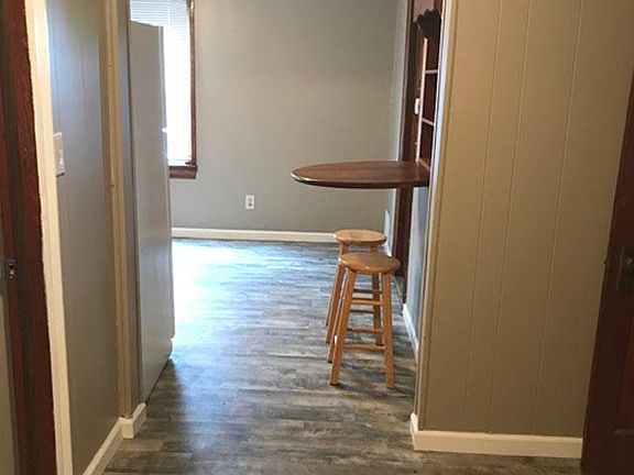 4th image of 233 Hillside Dr