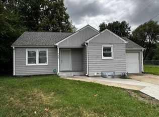 4409 SW 21st St, Topeka, KS 66604