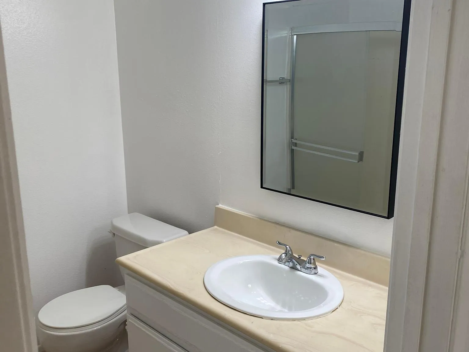 3 bed, 1190 sqft, $3,000 — Photo 2