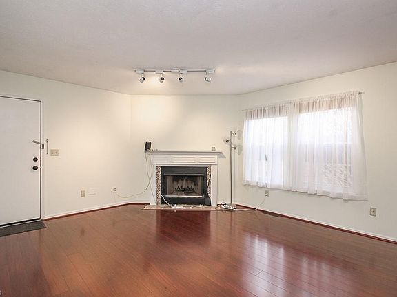 3rd image of 921 Quincy Ct