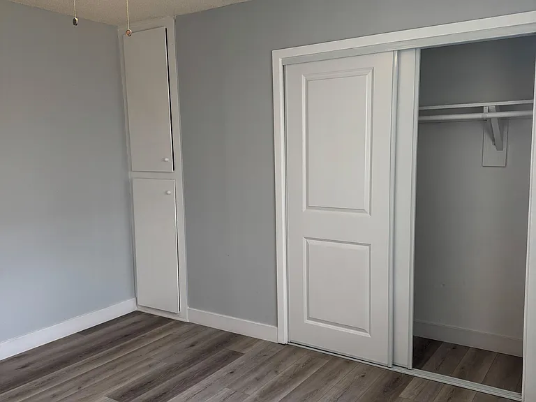 8633 Orchard Ave — Photo 5