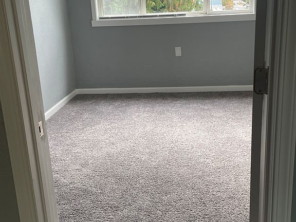 lower level bedroom with great lighting and view