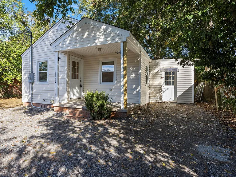 531 1/2 Pershing Dr — Photo 1