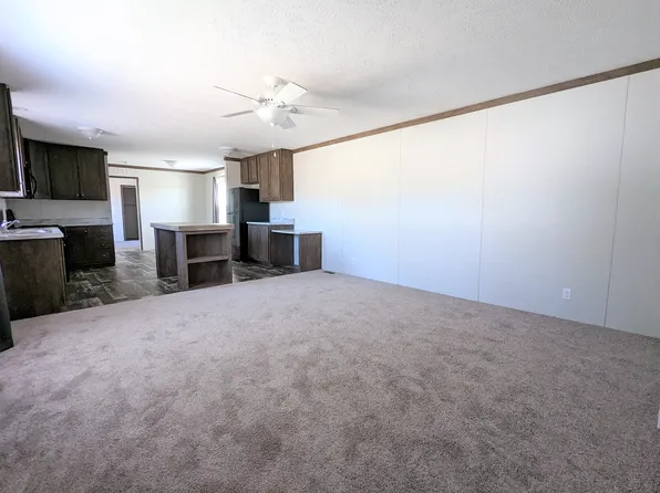 558 Delaware St, Belleville, MI 48111