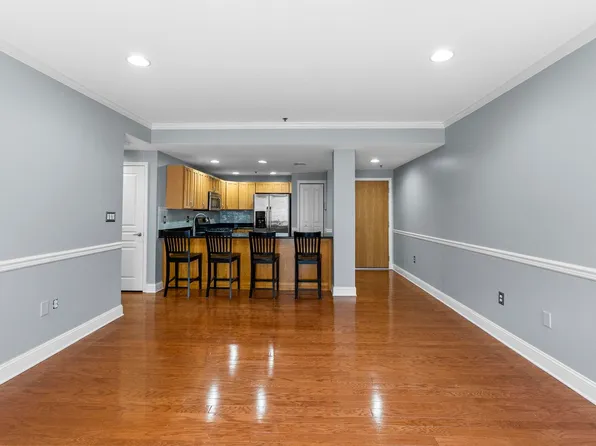 727 Monroe Street image 2 of 24