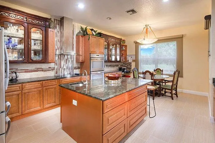 5574 55th Ave — Photo 8