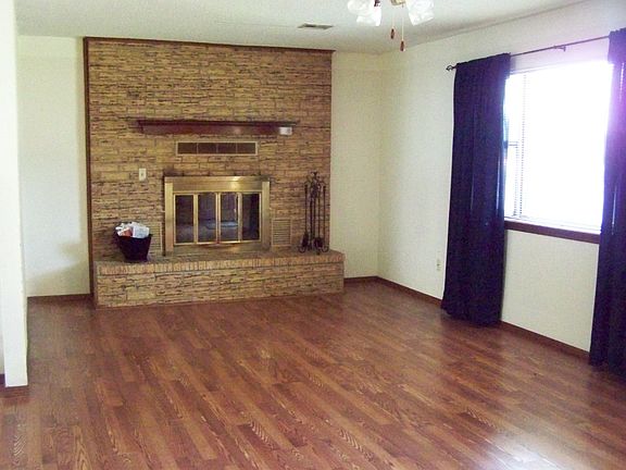 3rd image of 102 Lana Dr