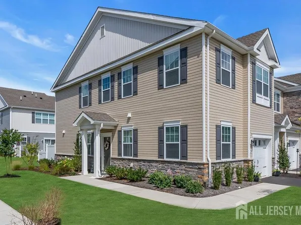 31 Chapel Ln, Wall Township, NJ 07753