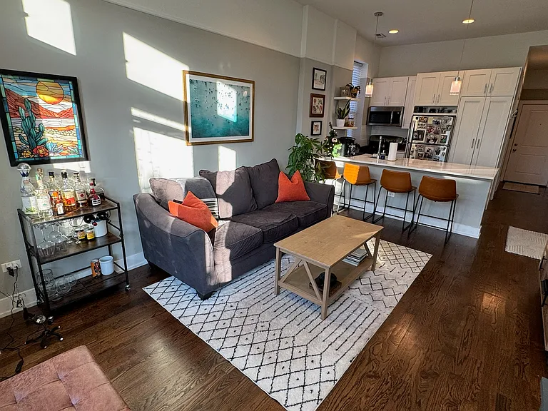 1059 N Damen Ave — Photo 28
