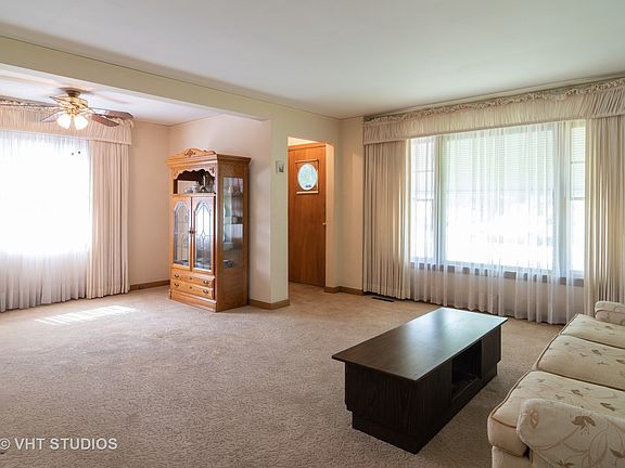 5th image of 1135 Community Dr
