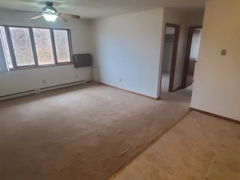 1097 Oakview Dr — Photo 2