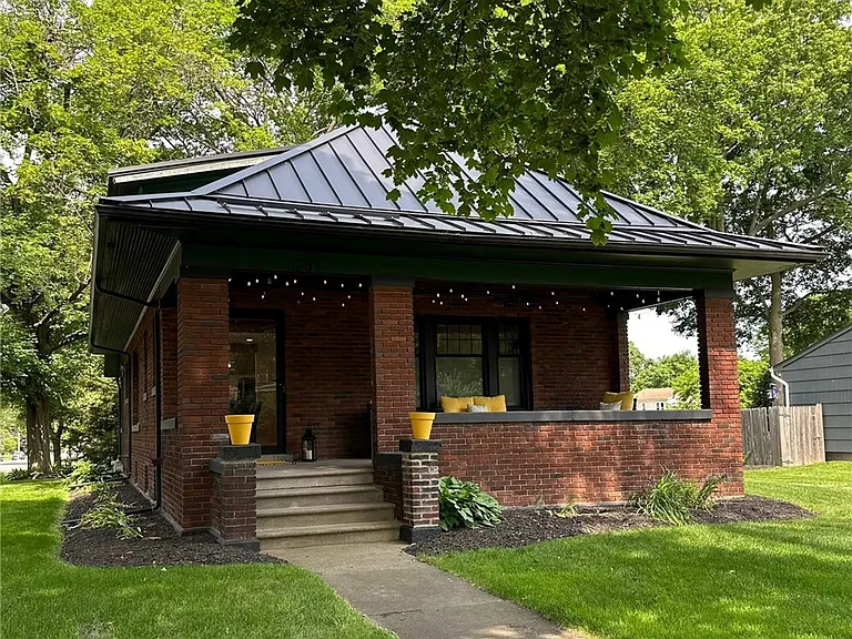 1207 Main St — Photo 1