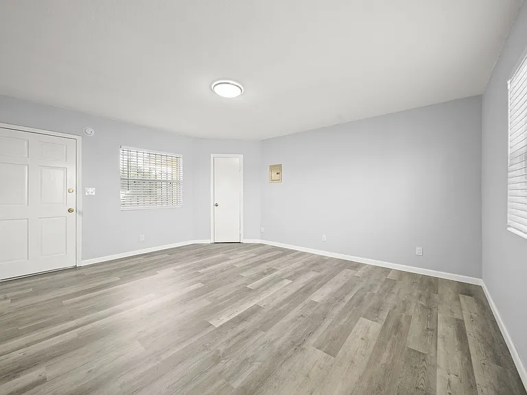 6515-6521 S Avalon Blvd — Photo 3