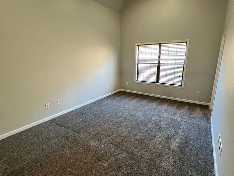 328 Amber Ln — Photo 16