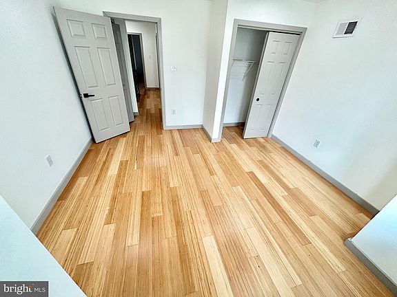 3rd image of 949 E Schiller St