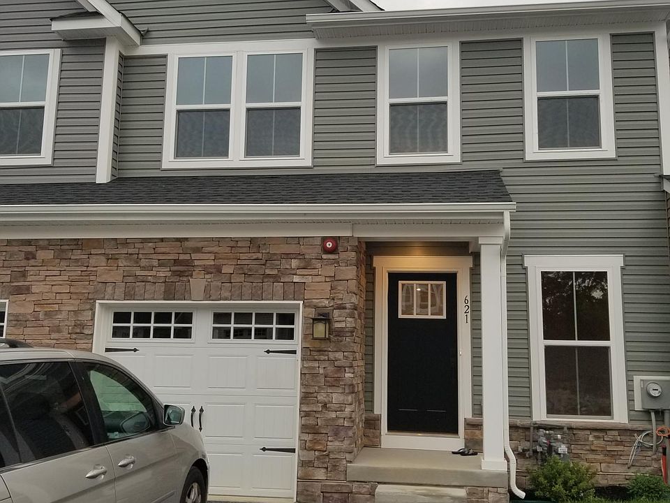 1st image of 621 Cascade Way