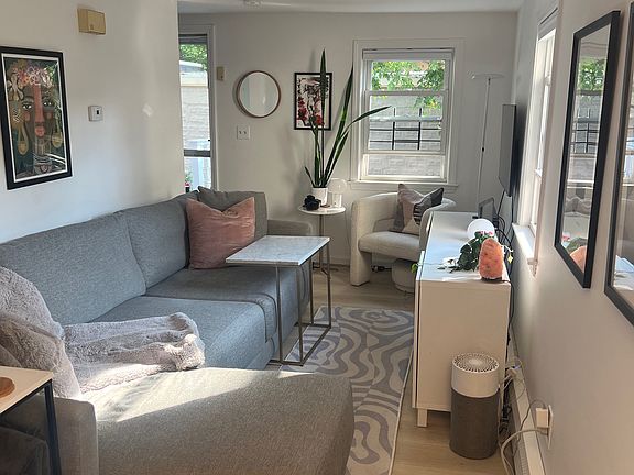 4th image of 70 Kinnaird St #1