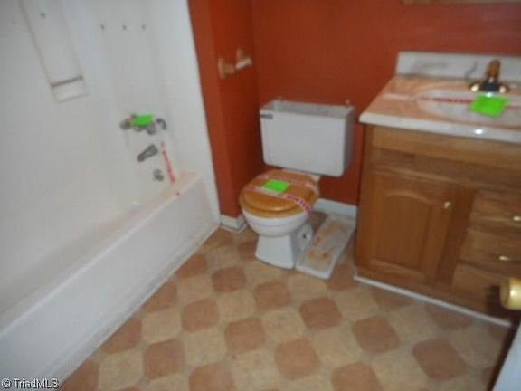 5th image of 212 Knollwood Dr