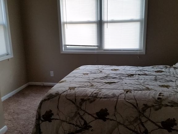 5th image of 916 Blaine St