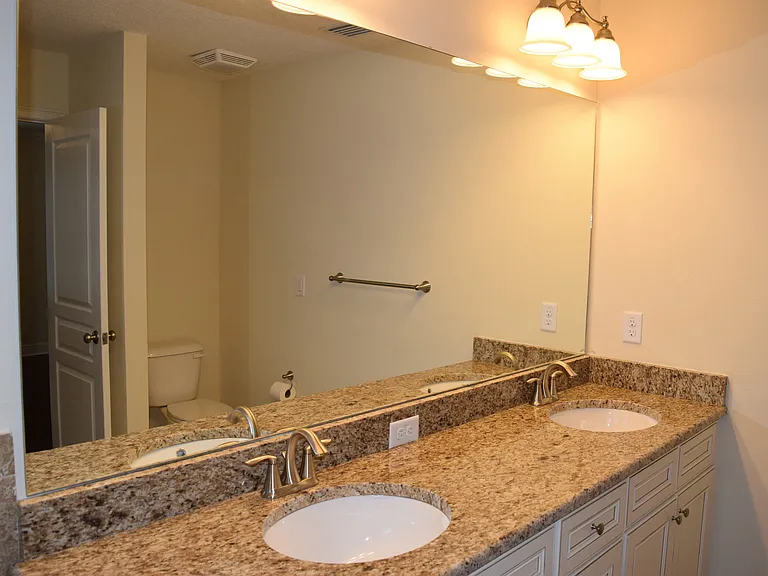 2614 S Brown Ave — Photo 2