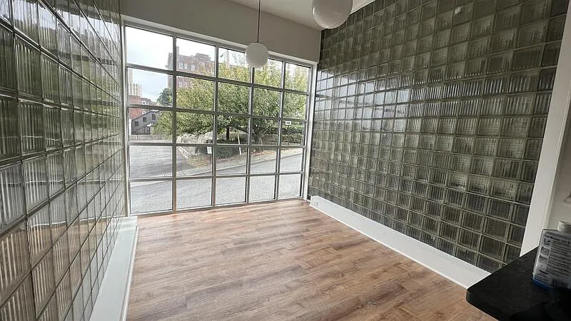 1 bed, 1.0 bath, 698 sqft, $1,145 — Photo 2