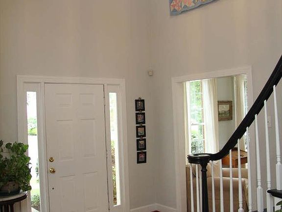 2nd image of 225 Whitney Pl NE